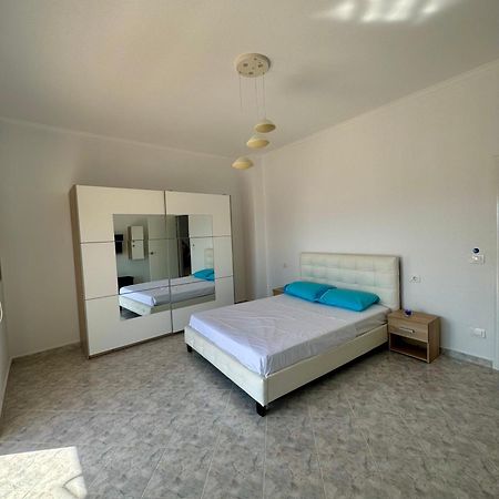 Comfy Blue Sarande Apartment Exterior photo
