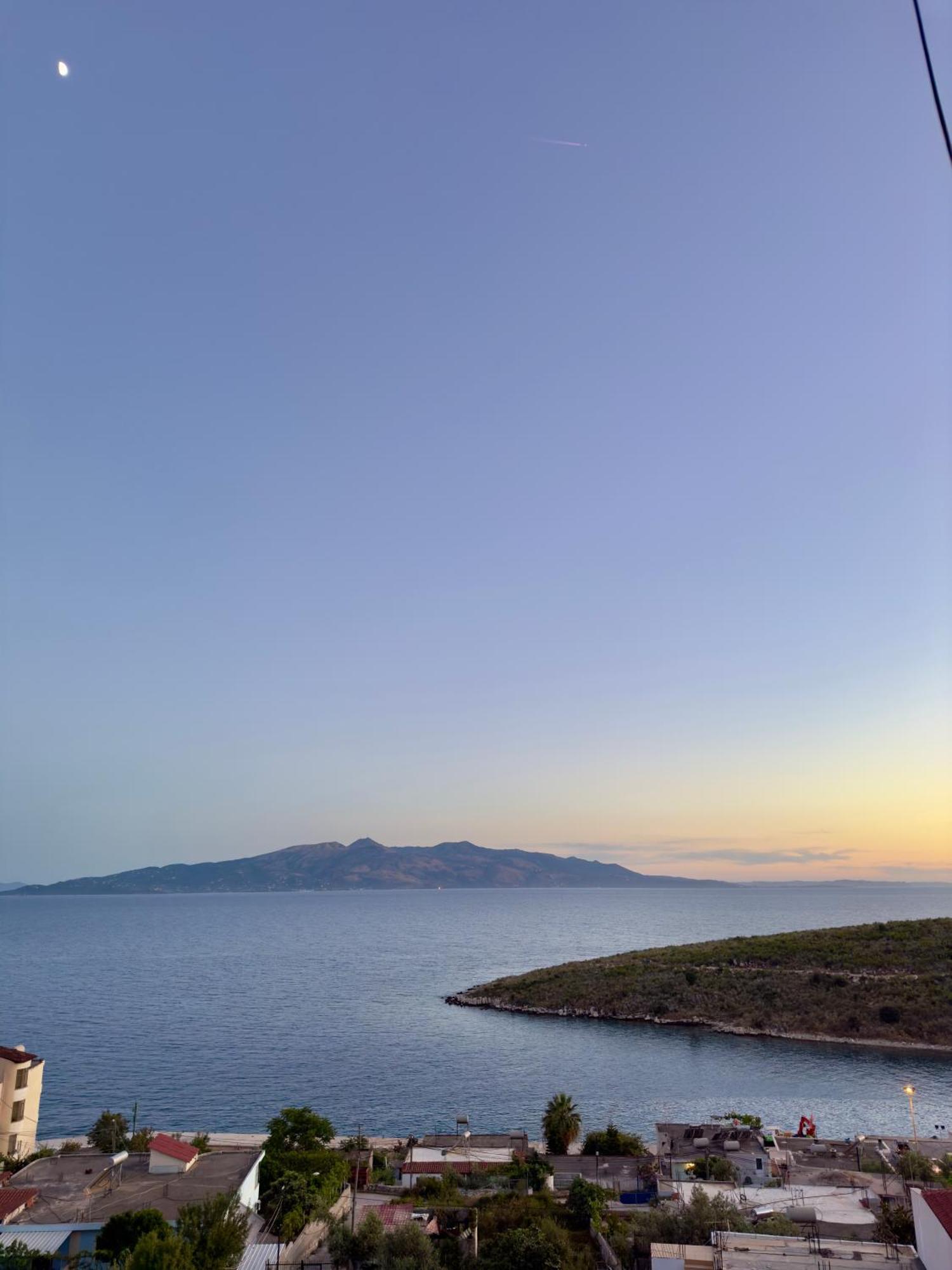 Comfy Blue Sarande Apartment Exterior photo
