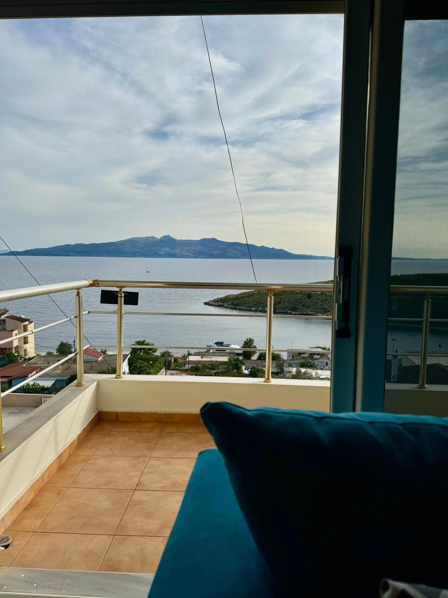 Comfy Blue Sarande Apartment Exterior photo
